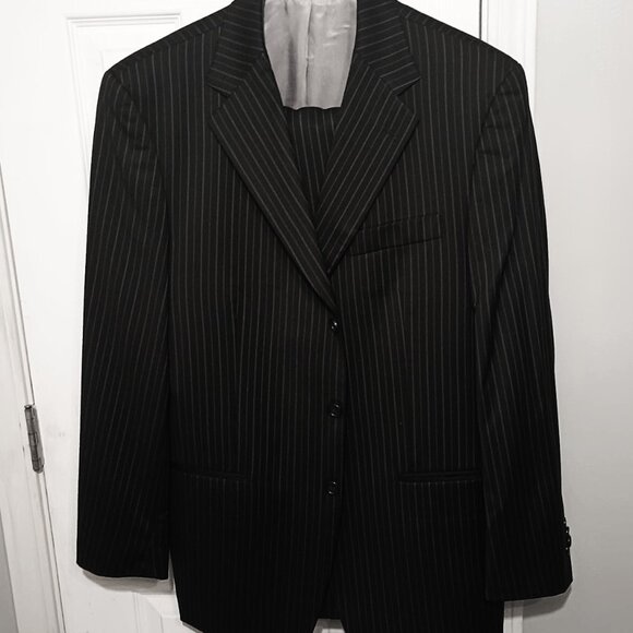 Bachrach Men 2 Peice Black with Gray Pinstripe Suit     42R - Picture 3 of 16